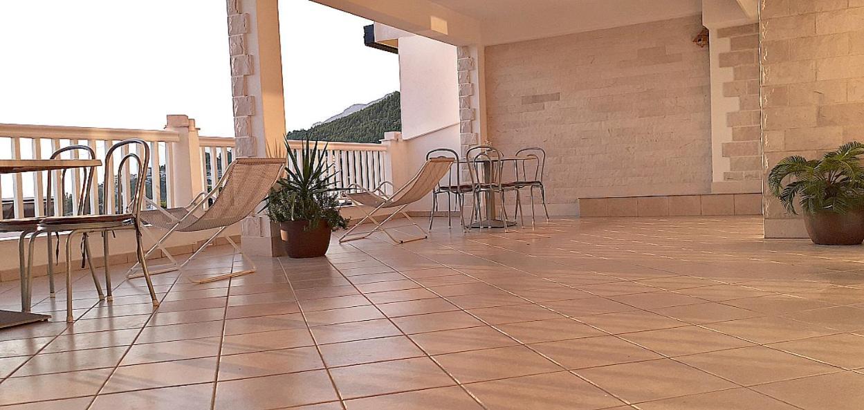 Apartments Villa Bonaca Baška Voda Kamer foto