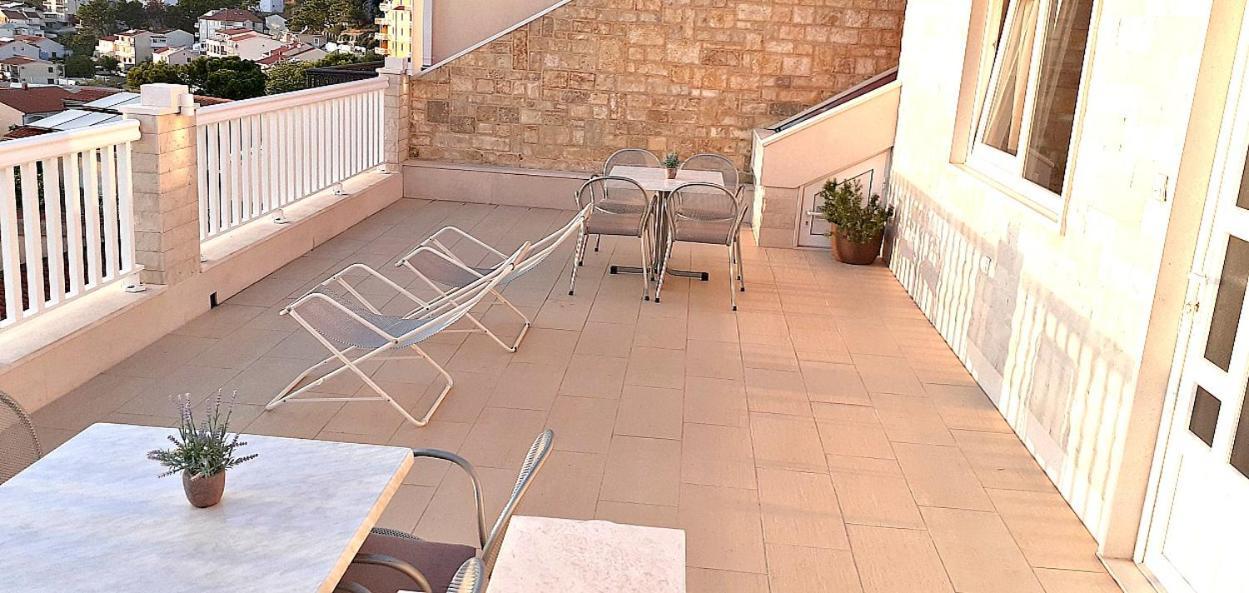 Apartments Villa Bonaca Baška Voda Buitenkant foto